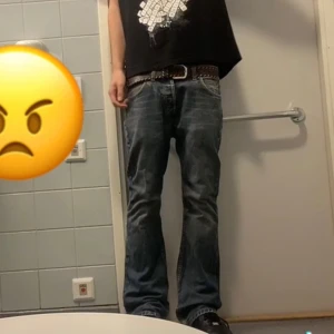 Lee vintage bootcut jeans - Feta vintage lee jeans som är bootcut.  Midja:38cm längd: 105cm ben öppning 25cm 