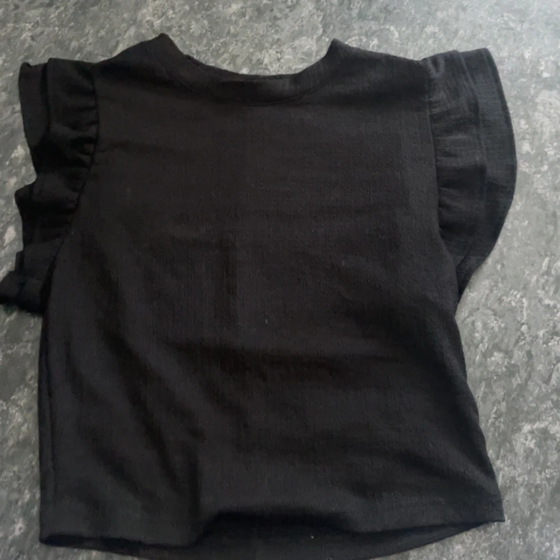 Blå svart tröja med volanger🖤