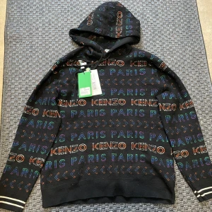 kenzo paris tröja storlek Xs-S - i fint skick, använd endast ett fåtal gånger nypris är 2800!