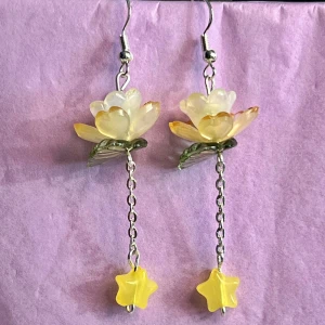 Golden roses💛🌹 - Superfina örhängen med gula rosor🌼gjorda av mig, i sterling silver💛🌹