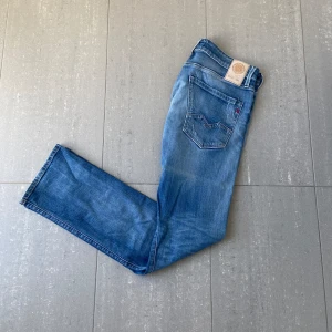 Replay Jeans  - Säljer nu dessa riktigt snygga replay jeans i bra skick, skriv för fler bilder/frågor🙌🏼
