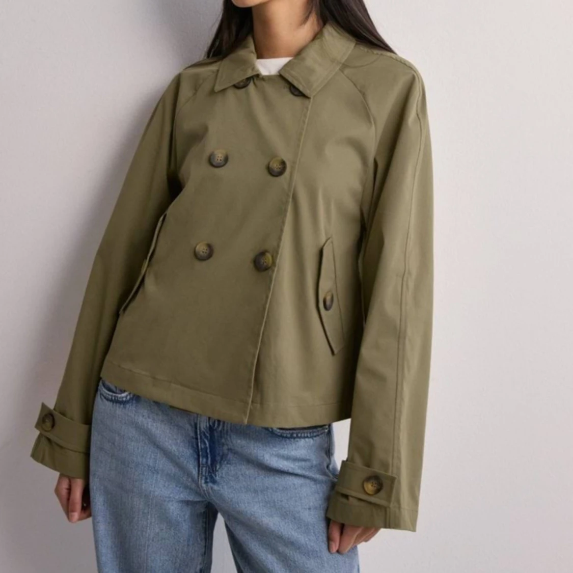 Kort trenchcoat från Nelly - 90