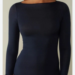 Intimissimi Tröja💞 - Mörk blå Intimissimi tröja i storlek S💞 Tröjan har några få defekter💛