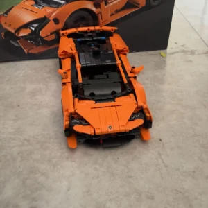 Lego bil Lamborghini  - Säljer min Lamborghini bil jag har haft den i ungefär 2 månader jag säljer den för att jag inte vill ha den jag köpte den för cirka 700 kr säljer den för priset för att pruta på