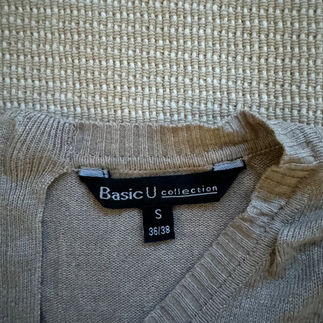 Beige tröja från Basic U collection - 91