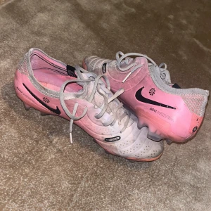 Tiempo fotbollskor - Bekväma skor, ACC alltså äkta. Kom med prisförslag.