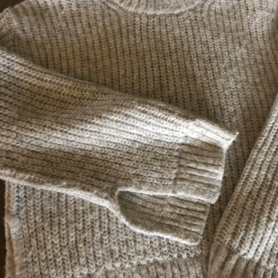 Grå stickad tröja från Gina Tricot - 92