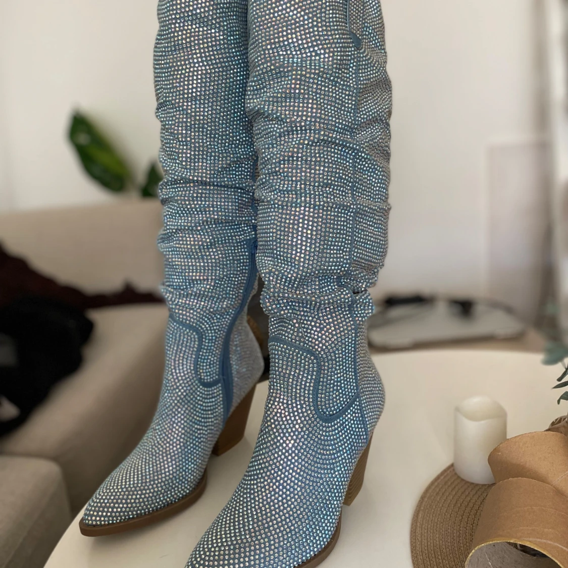 Glittriga blå stövletter - 90