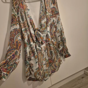 Klänning - En klänning med "ben".. som kortbyxor. Jättefin. Aldrig använd 