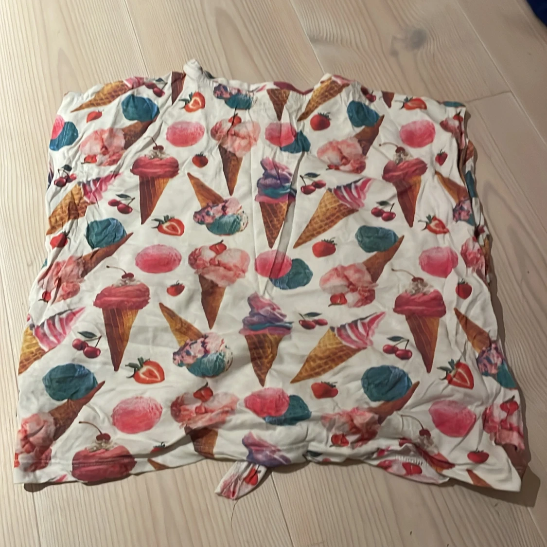 Färgglad t-shirt med glassmotiv från Firefly - 90