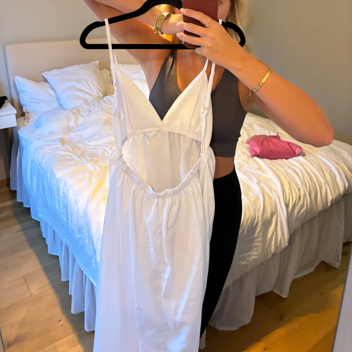 Vit långklänning med öppen rygg - 90