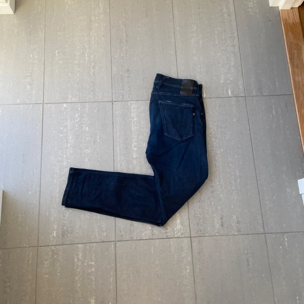 Säljer nu dessa replay Anbass  hyperflex jeans, skriv för fler bilder/frågor🙌🏼. Jeans & Byxor.