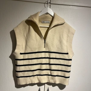 Randig Väst - Randig väst från zara,  använd få gånger, strl S