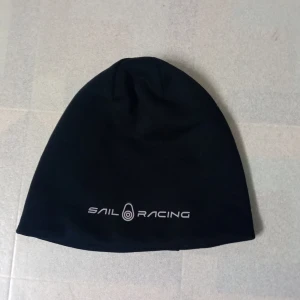 Svart vinter sail racing mössa - Bra skick,använd några gånger