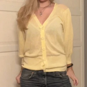 Gul kofta - Sååå snygg gul tunn kofta⭐️⭐️
