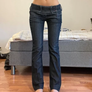 Diesel Jeans  - Midjemått: 39cm, innerbenslängd: 77cm 🩷