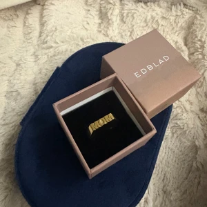 Guldring från Edblad - MOM Ring ifrån EDBLAD, nästan helt oanvänd. 