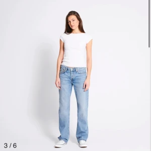 Lågmidjade jeans - Ett par lågmidjade jeans från Lager 157 i modellen Icon. Säljes då de är för korta för mig.