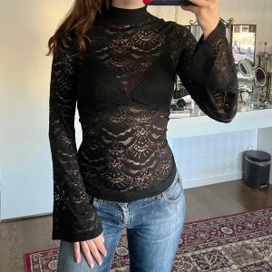 Spetströja - Svart spetströja från Lindex. Storlek S, passar även M 💕