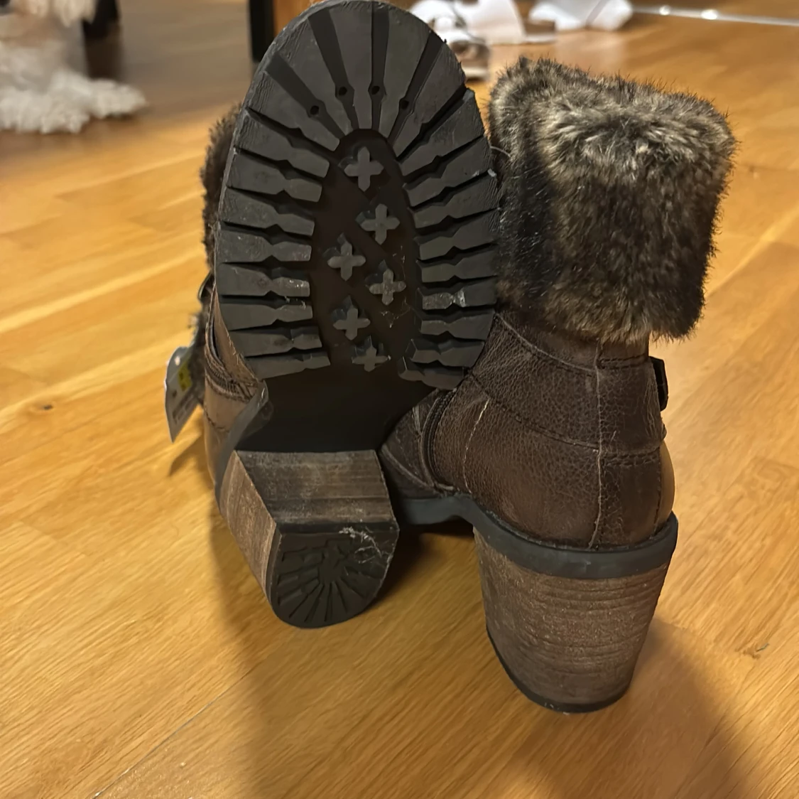 Bruna boots med pälsdetalj från 5th Avenue - 4