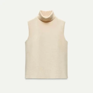 Zara topp med krage - Söt zara topp med krage. Använd några gånger och i fint skick. Skriv om du vill ha fler bilder❤️