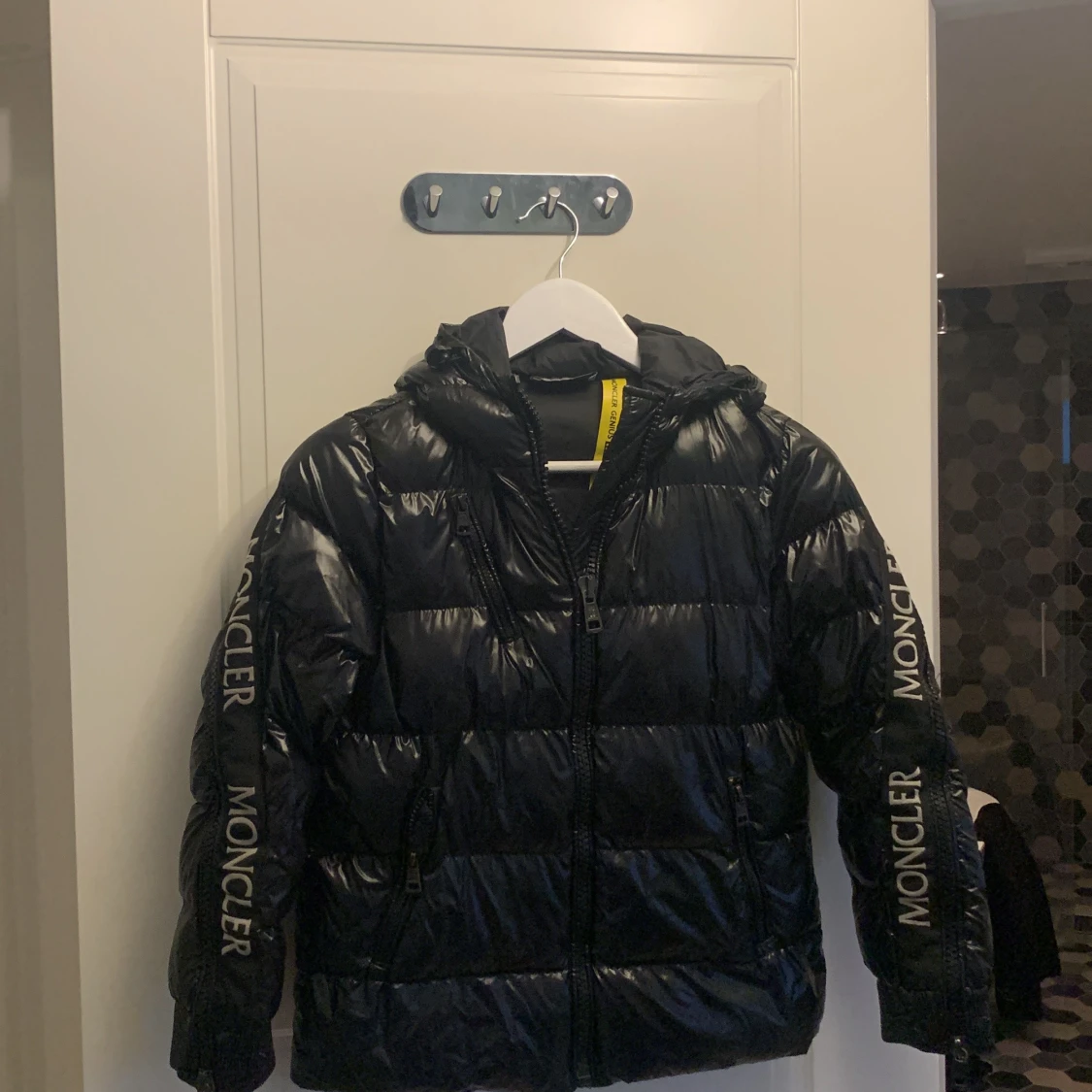 Svart dunjacka från Moncler
