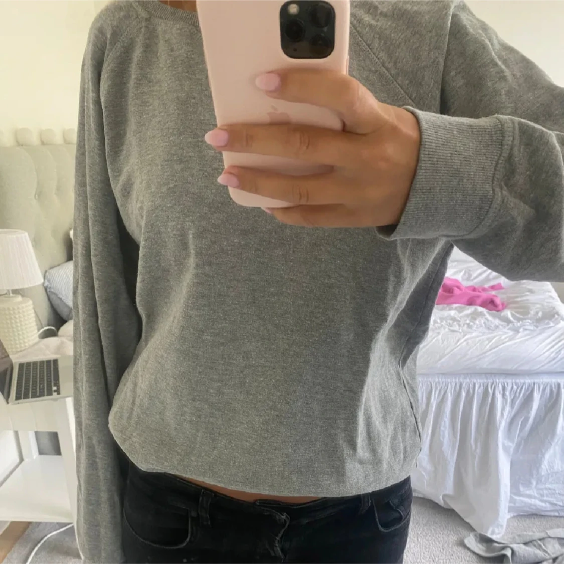 Grå tröja  - 1