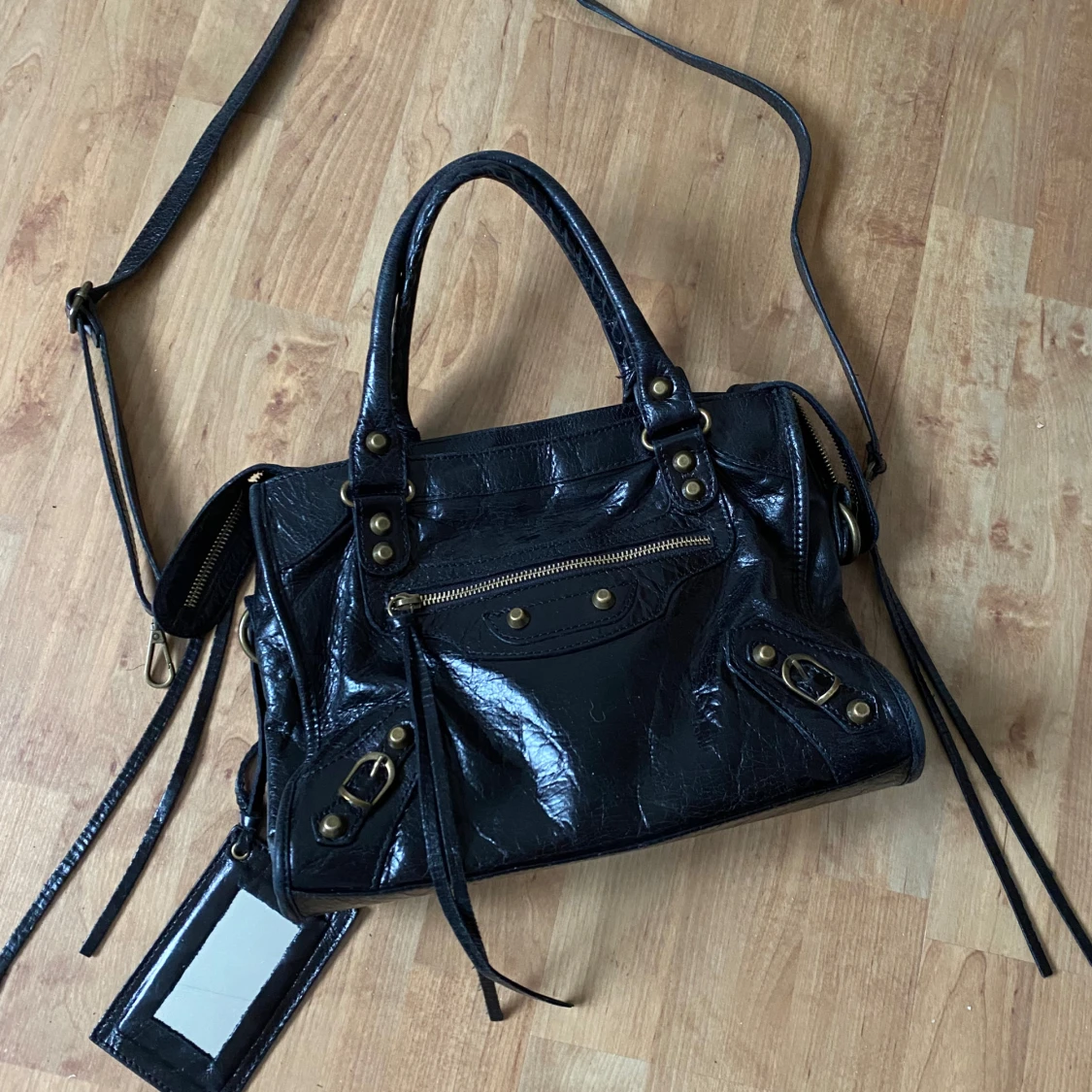 Klassisk svart city bag i äkta läder - 1