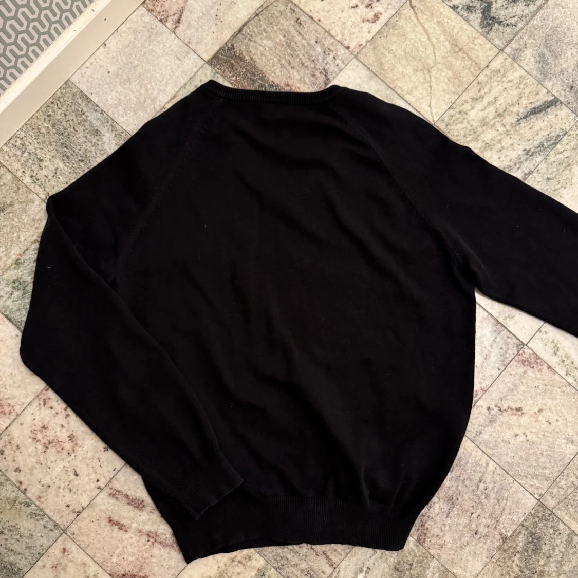 Svart v-ringad tröja från Boomerang - 3