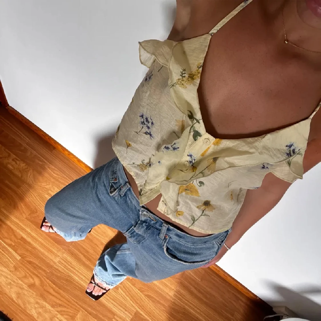 Gul blommig linnetopp