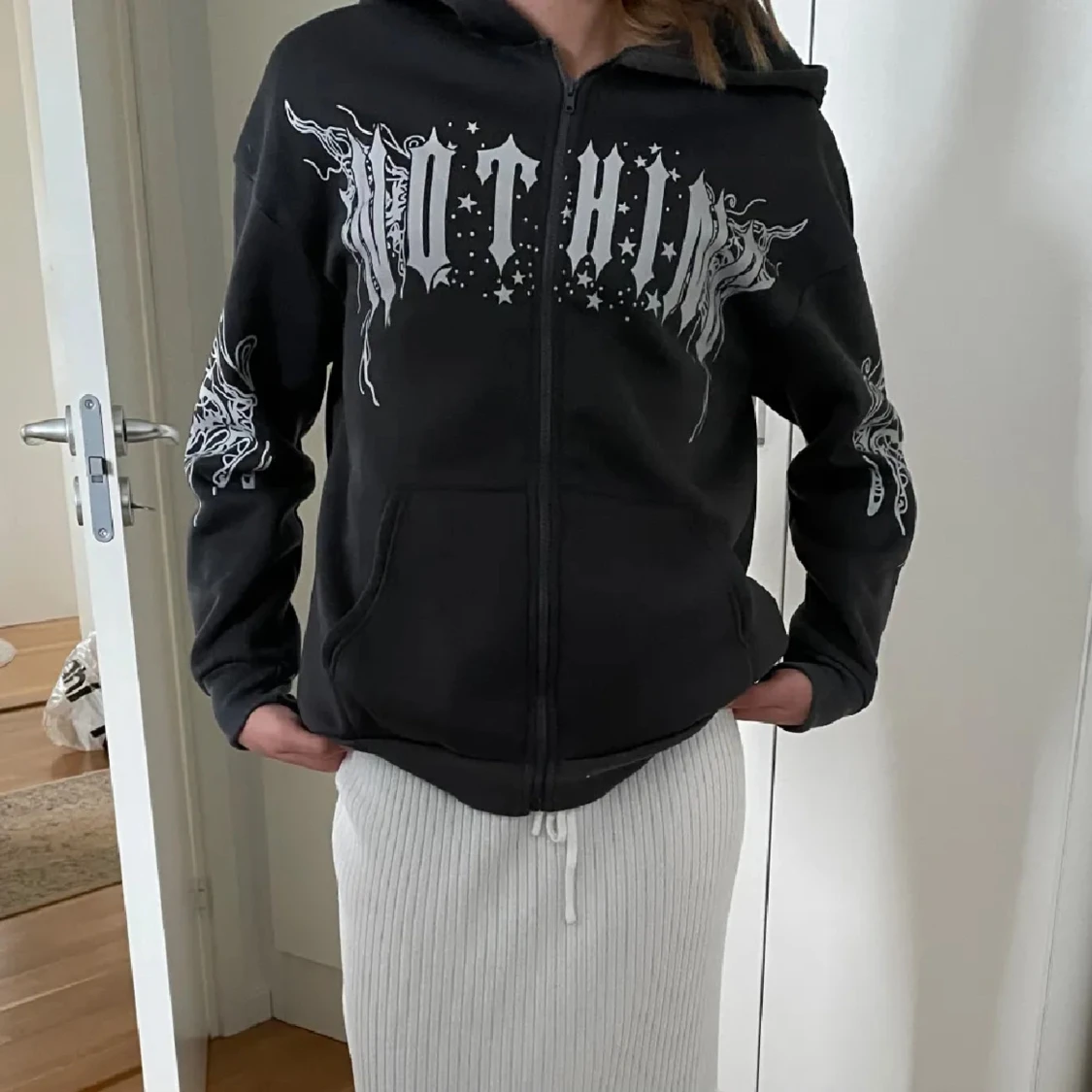 Svart hoodie med tryck - 3