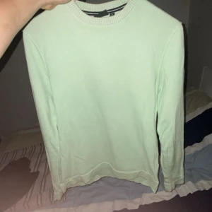 Limiterad tröja från sail racing - Säljer en limiterad tröja frn sail racing som är skit snygg till sommaren. Den gröna färger sticker ut men är sjukt fräsch. Storlek xs men funkar bäst på s. Köpt för 1200 kr. Pris kan diskuteras. 