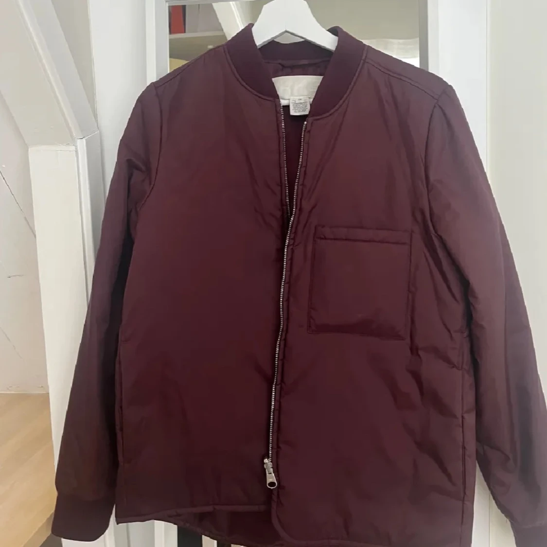 Vinröd bomberjacka - 1