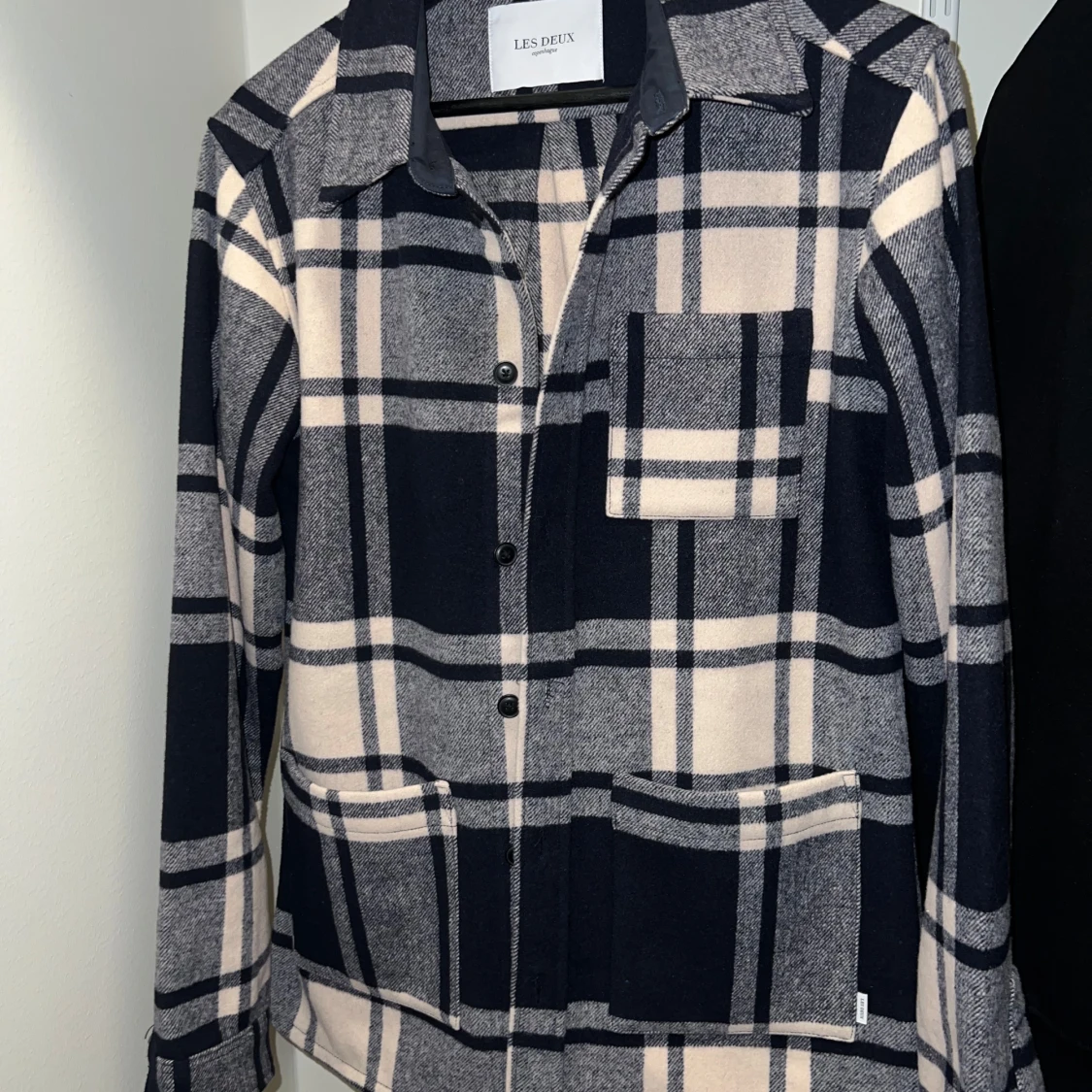 Overshirt i ull från Les Deux i S