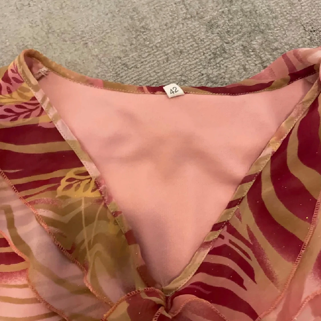 Mönstrad ärmlös blus med knyt vintage  - 90