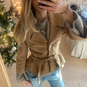 Jacka - SUPER snygg!! Tryck gärna på köp nu❤️❤️