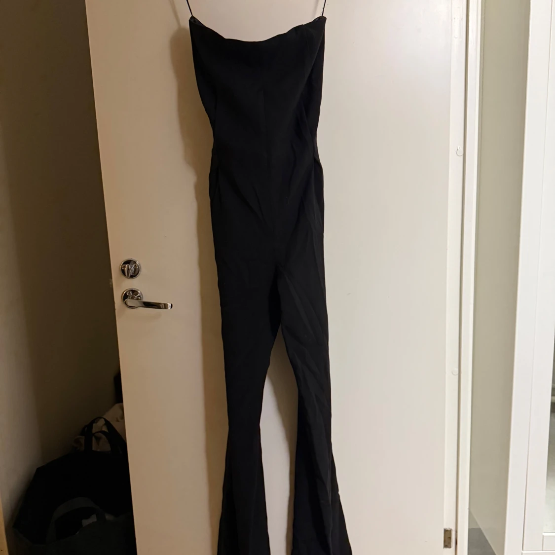 Svart axelbandslös byxdress