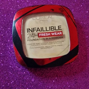 L'Oréal Paris Infaillible 24H Fresh Wear Foundation - L'Oréal Paris Infaillible 24H Fresh Wear Foundation i puderform. Ger full täckning med en fräsch, matt finish. Vattentät och långvarig formula. Perfekt för en jämn och hållbar look hela dagen.