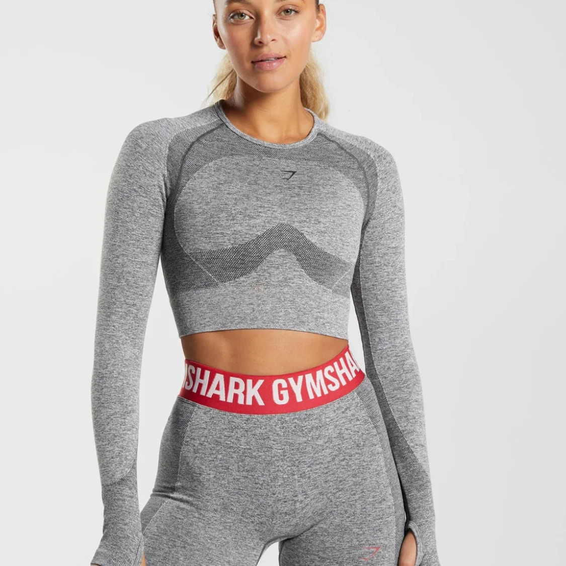 Grå croppad träningstopp från Gymshark - 90