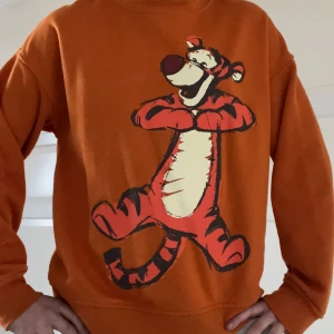 söt tiger crewneck - Super sött tiger crewneck köpt från primark🤍 