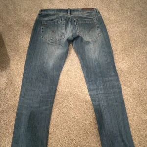 DONDUP Jeans  - Säljer mina Dondup jeans i storlek 29 