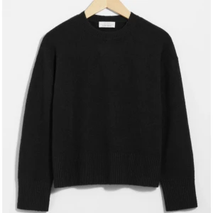 Svart tröja från & Other Stories - Stickad tröja från &other storlek. Bra skick!