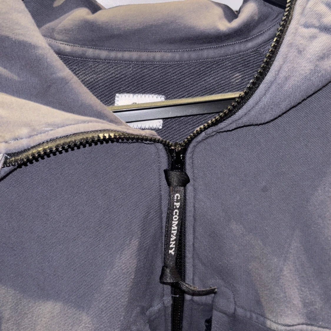 Grå hoodie från C.P. Company - 92