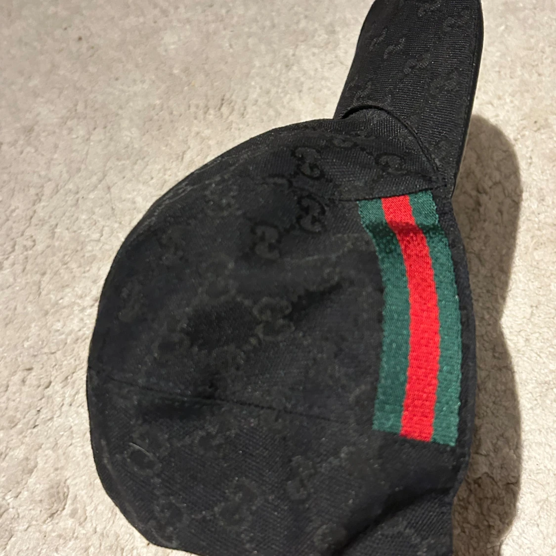 Svart keps från Gucci - 91