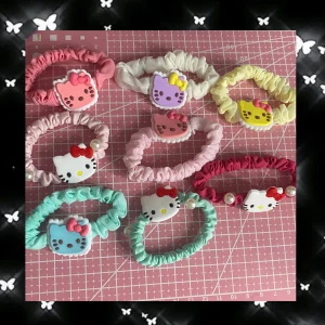 Sanrio hårsnoddar  - 15 kr styck , 10 styck vid köp av 3 eller flera! Dem som är med regnbågar är gratis med köp eller 5 kr styck!  Swish betalningar går bra, köp nu funkar också men kontakta innan du trycker på köp nu! 