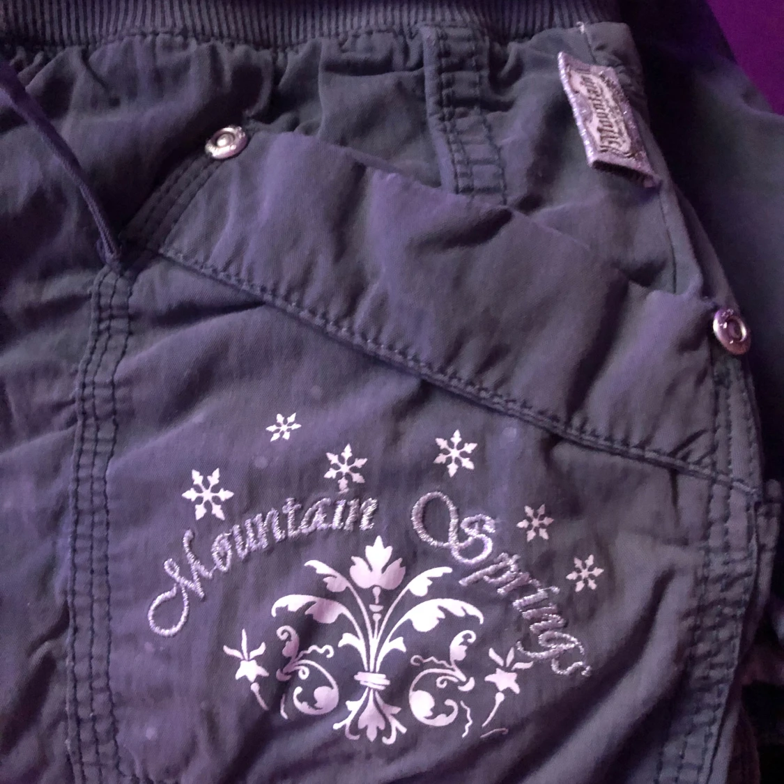 Mörkgråa byxor från Mountain Springs - 91