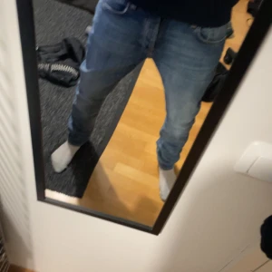 Nudie jeans - Tja! Säljer nu mina nudie jeans i modellen tilted tor/ slim fit. De är i storlek 31/34, men sitter som 29/34. Dom är i 9/10 skick och har inga defekter, och pris kan självklart diskuteras