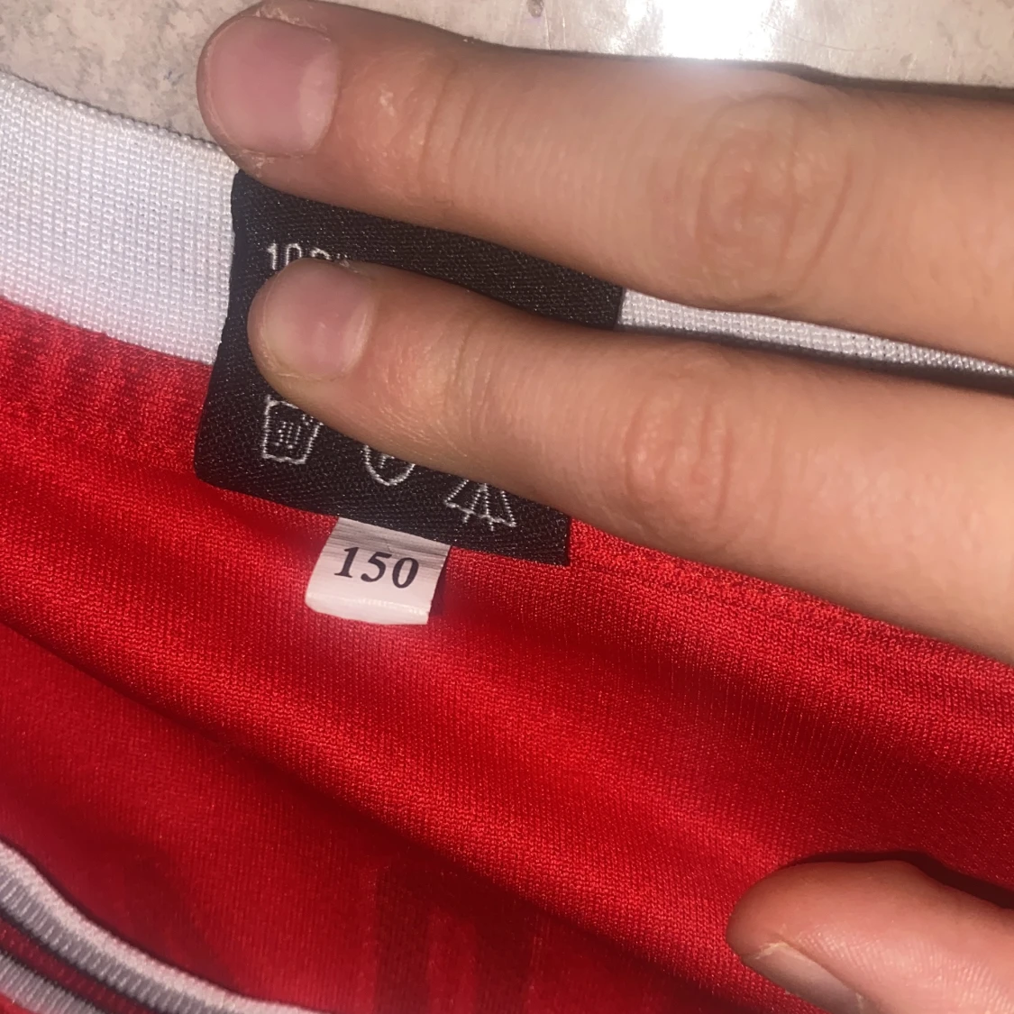 Säljer en Michael Jorden set som är ekta köpt för 2250 den kommer tvättad och det är hemma set det är också laget bulls storlek 150 från 10-12 år - 93