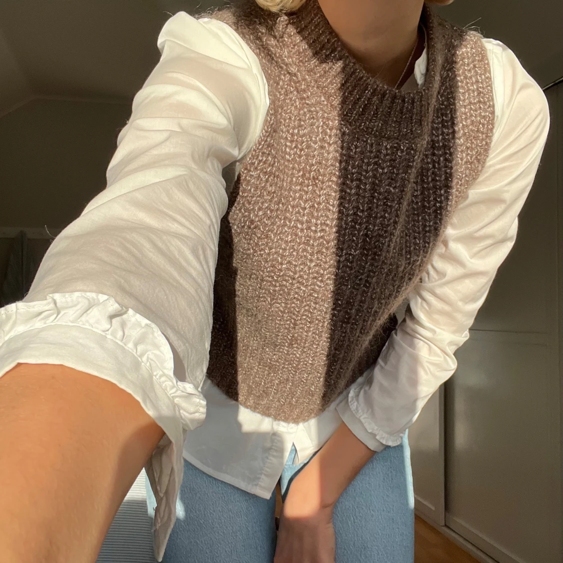Gosig brun stickad väst