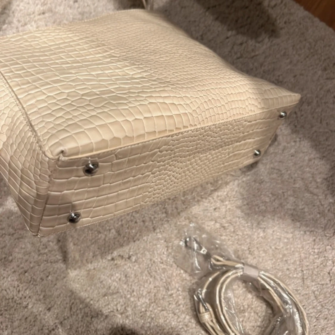 Beige axelväska från HVISK - 91